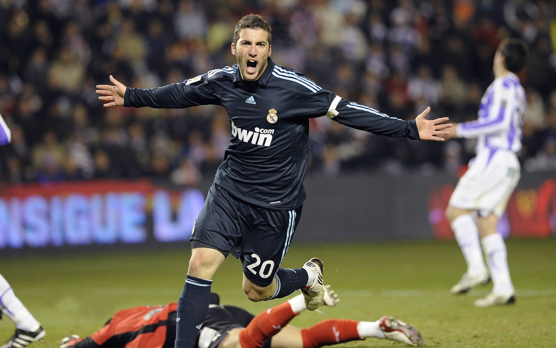 体育新闻中心承办高校体育新闻作品展映活动，学校体育新闻稿标题